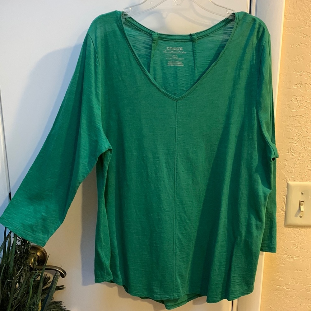 Chico’s size 2 the ultimate tee green